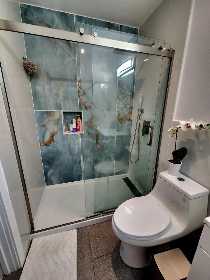 Cozy Bedroom With Private Ensuite Bathroom - Room # 2 In Sahred House No Pet Orlando Homestay